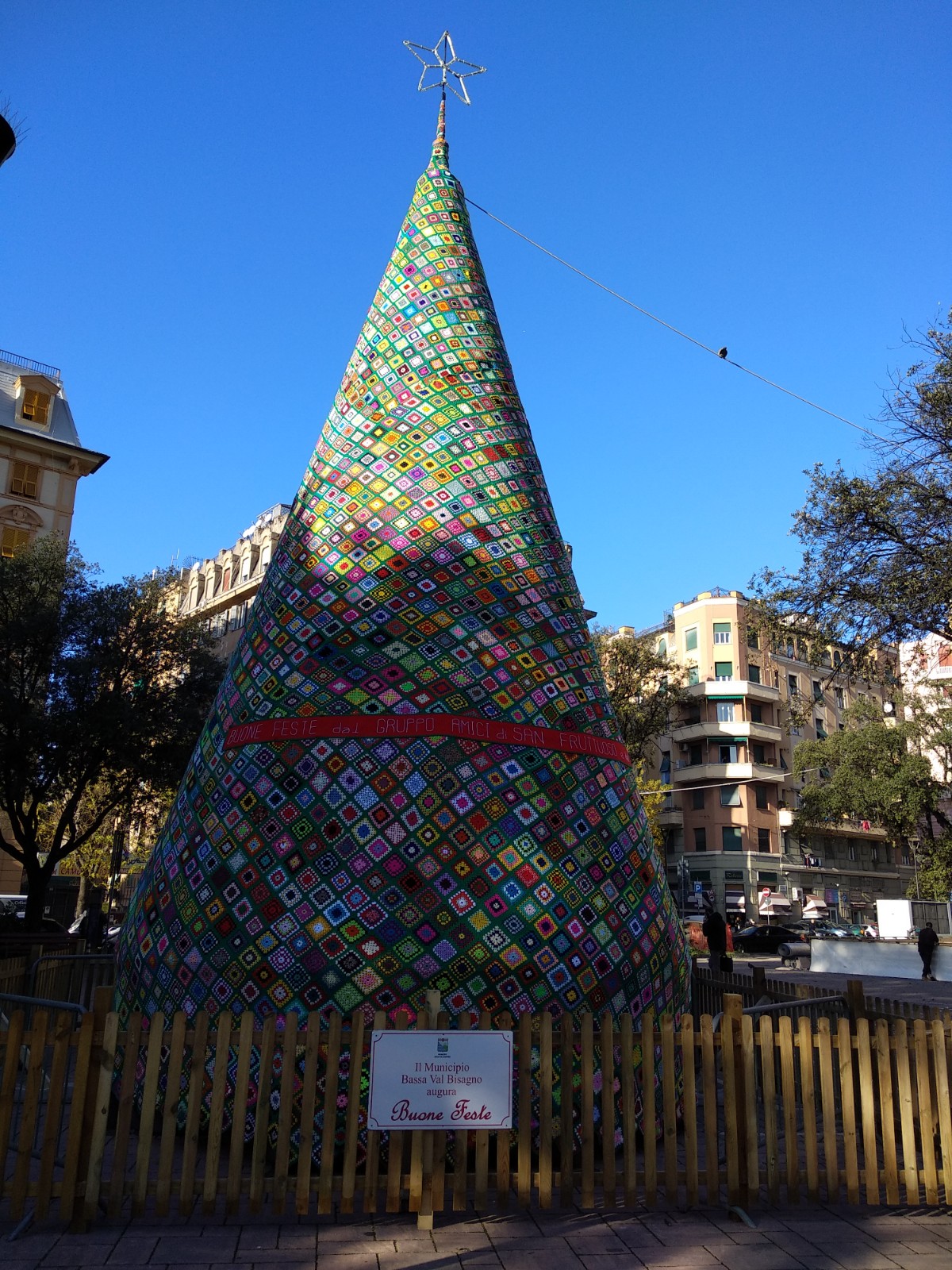 Albero Di Natale Piu Grande Del Mondo.Genova Quartiere San Fruttuoso L Albero Di Natale Piu Grande Del Mondo Liguria Dinamic